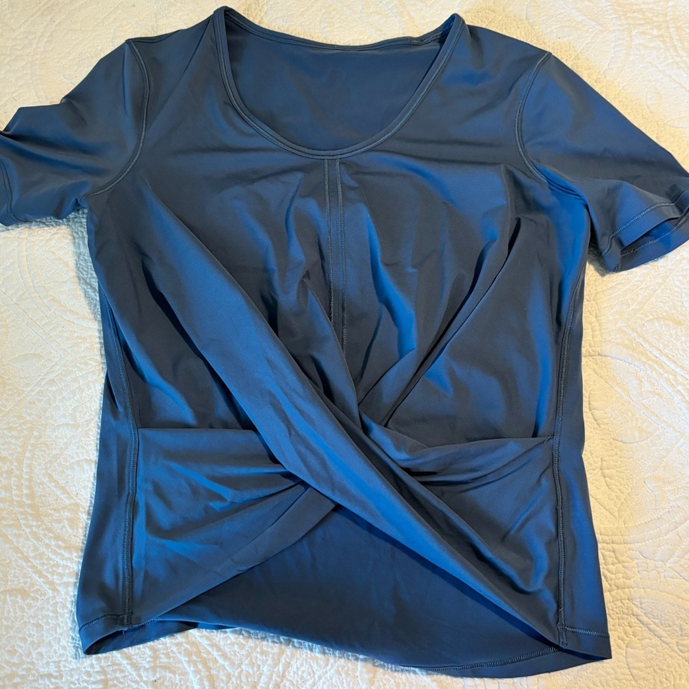 Lululemon semi cropped top